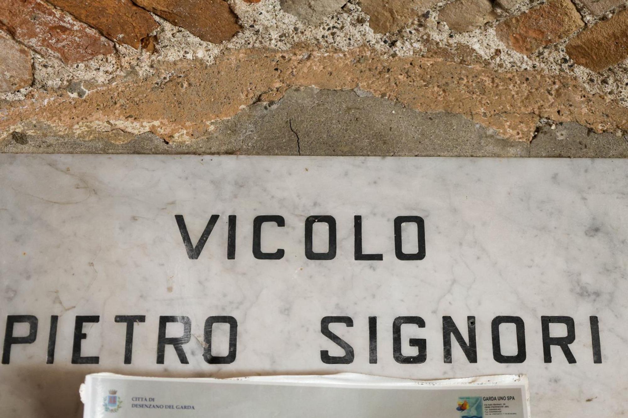 Apartamento Vicolo Dei Signori Desenzano del Garda Exterior foto